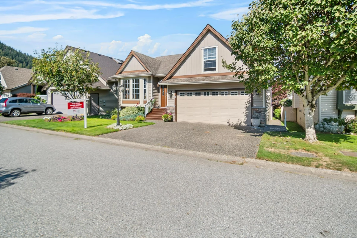 Exterior Front Photo of 8 349 Walnut Avenue, Harrison Hot Springs, BC