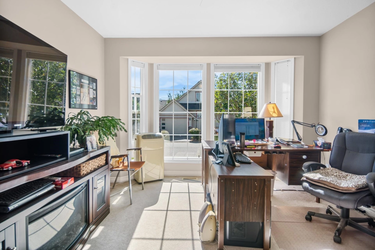 Front Yard Photo of 8 349 Walnut Avenue, Harrison Hot Springs, BC