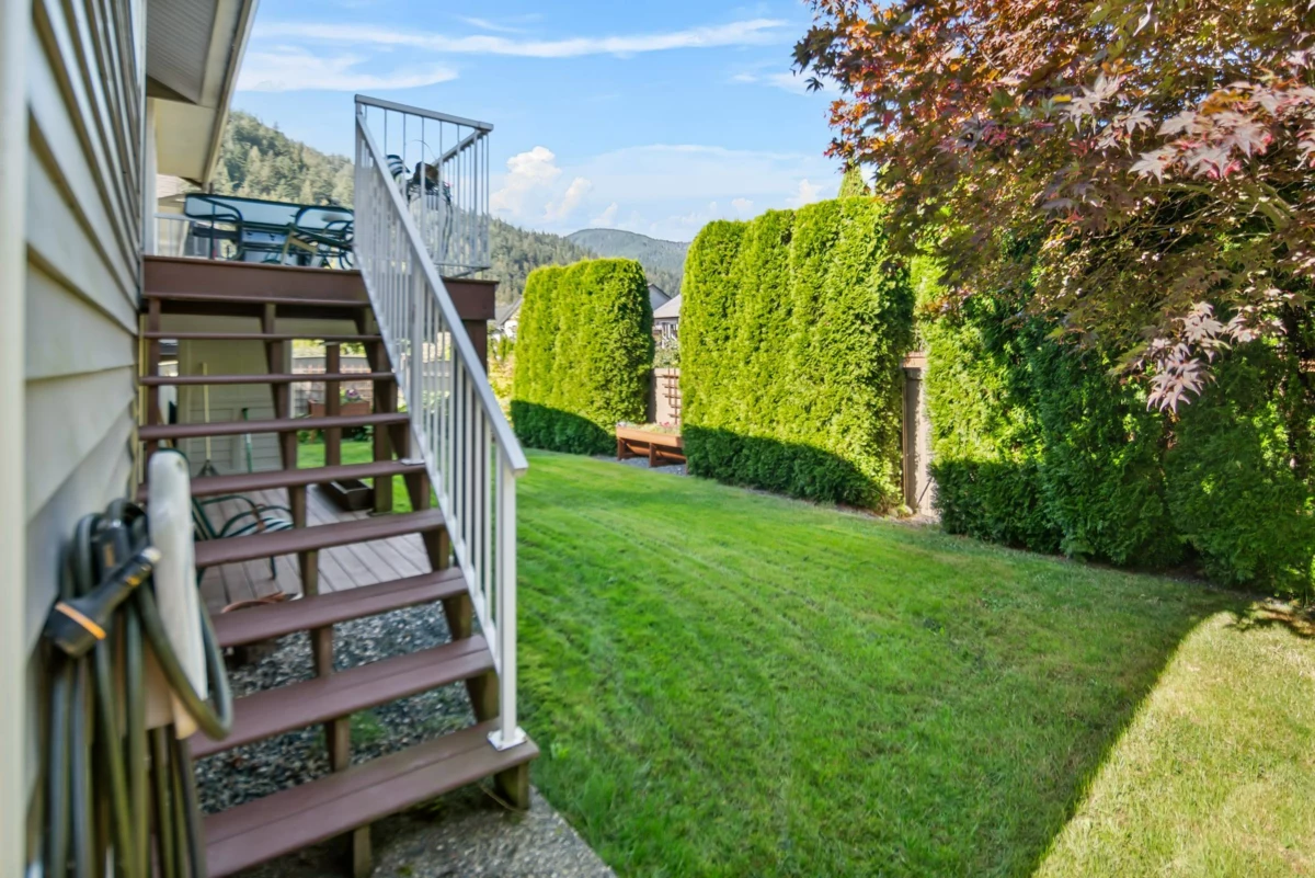 Guest Bathroom Photo of 8 349 Walnut Avenue, Harrison Hot Springs, BC