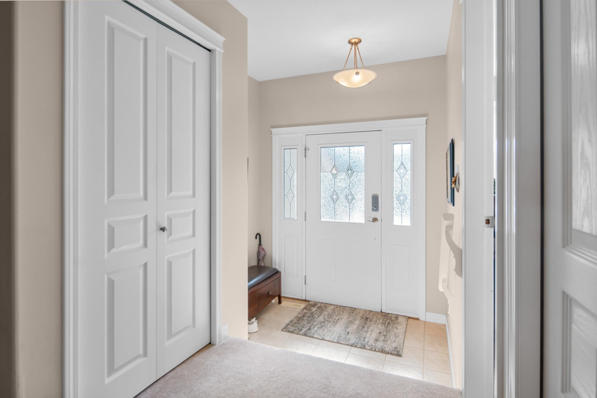 Kitchen Photo of 8 349 Walnut Avenue, Harrison Hot Springs, BC