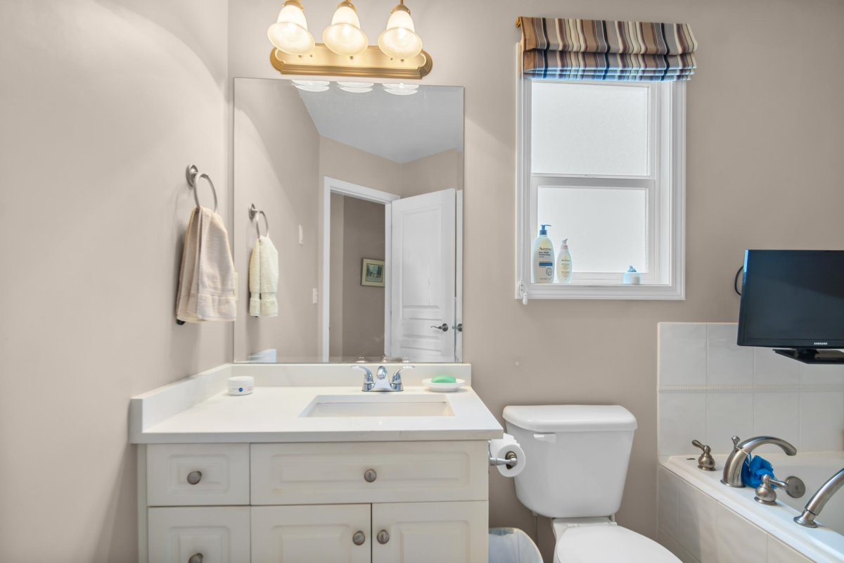 Outdoor Patio Photo of 8 349 Walnut Avenue, Harrison Hot Springs, BC