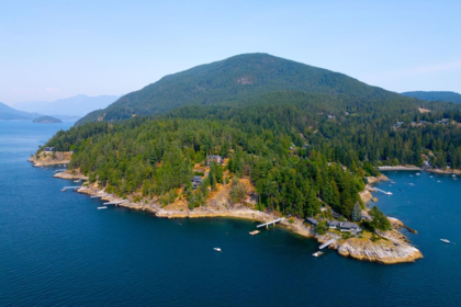 Breakfast Nook Photo of 1818 Emily Lane, Bowen Island, BC