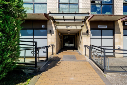 PH2 3255 Smith Avenue, Burnaby, BC, Burnaby — Apartment/Condo for sale