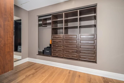 Hallway Photo of 2638 Queens Avenue, West Vancouver, BC