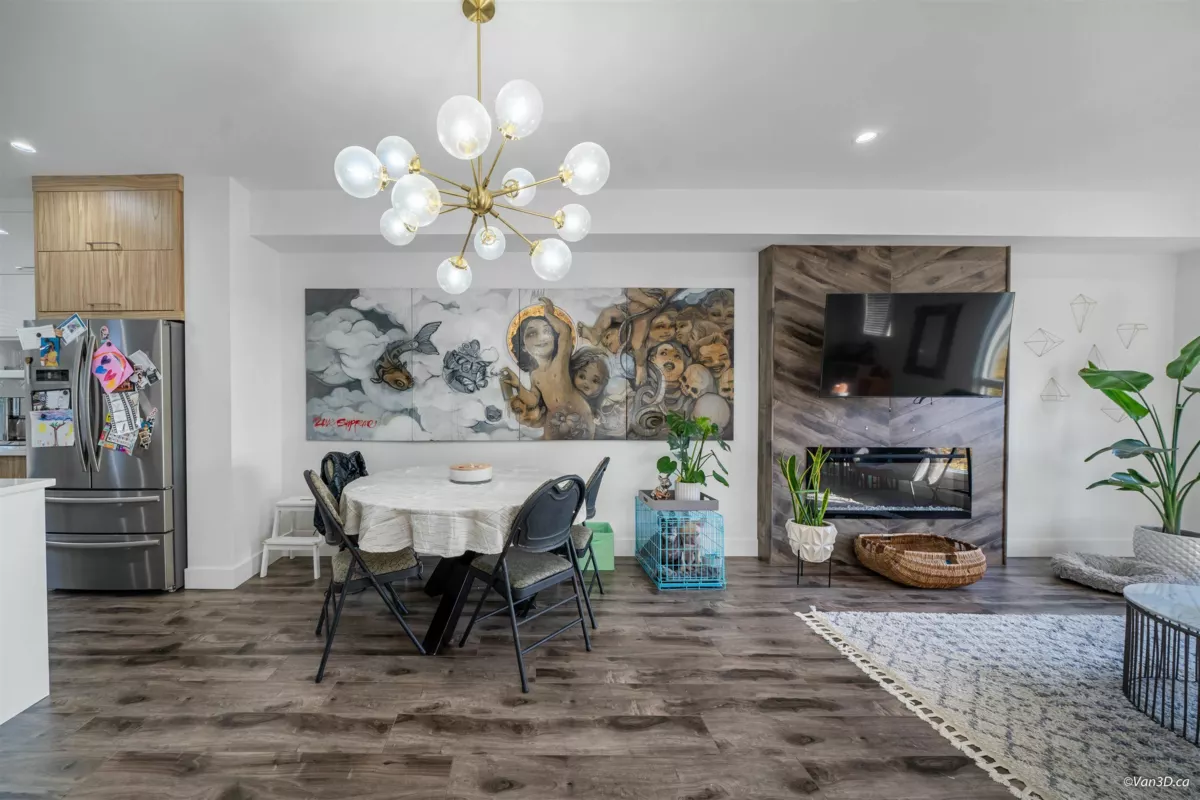 Family Room Photo of 102 3423 Roxton Avenue, Coquitlam, BC