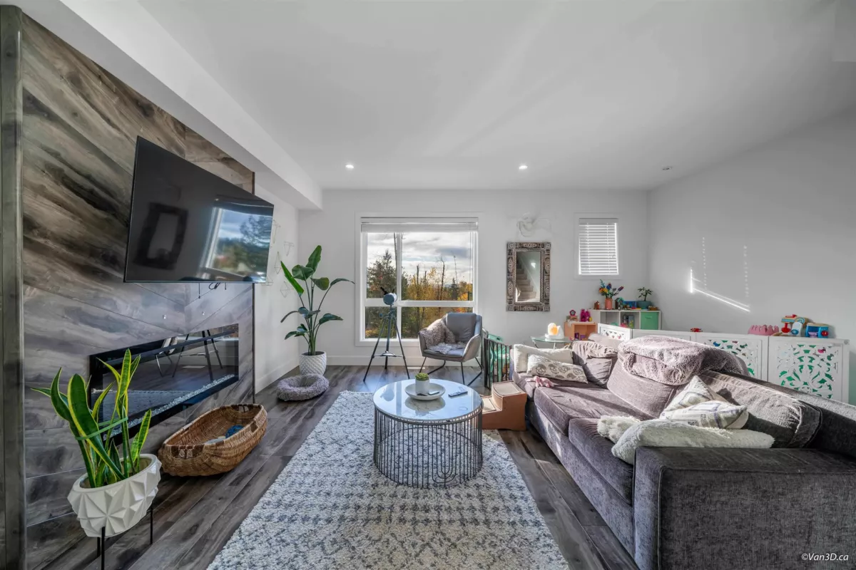 Kitchen Photo of 102 3423 Roxton Avenue, Coquitlam, BC