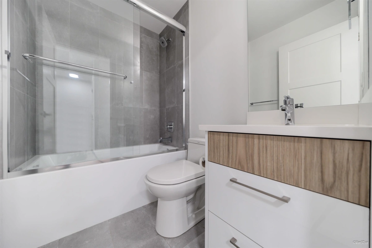 Primary Bathroom Photo of 102 3423 Roxton Avenue, Coquitlam, BC