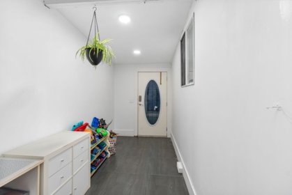 Mudroom Photo of 15646 96 Avenue, Surrey, BC