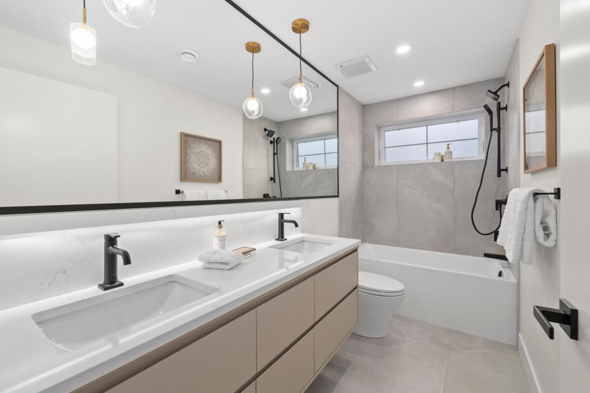 Backyard Photo of 2436 W 49th Avenue, Vancouver, BC