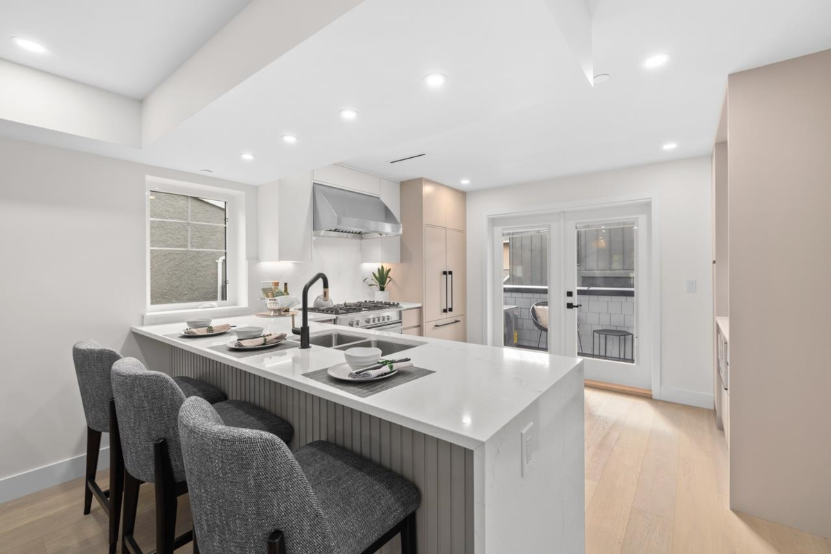 Breakfast Nook Photo of 2436 W 49th Avenue, Vancouver, BC