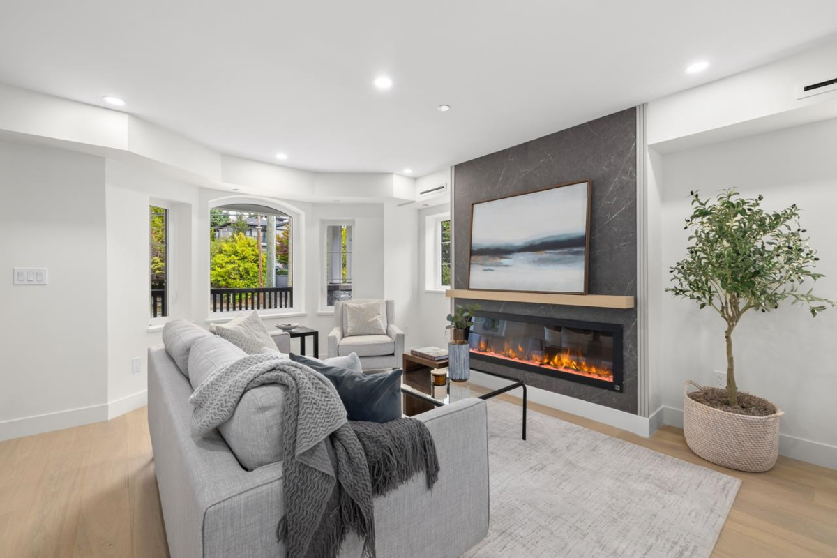 Dining Area Photo of 2436 W 49th Avenue, Vancouver, BC