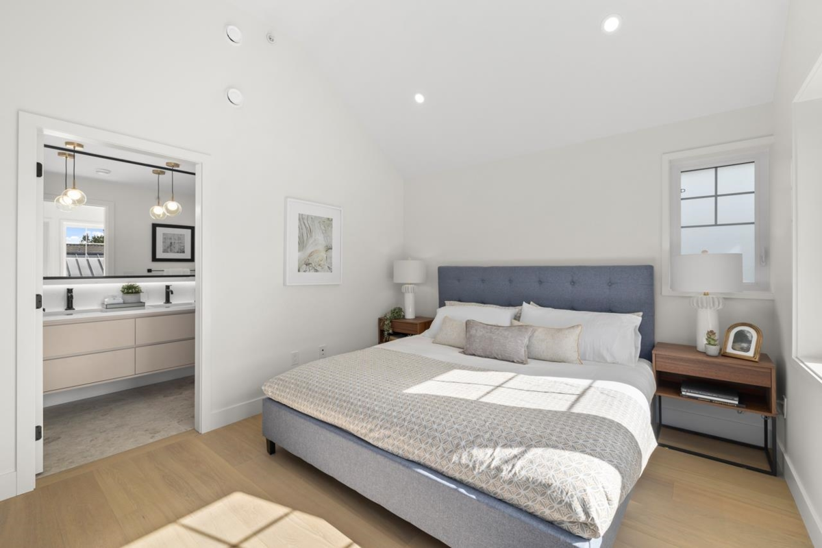 Entry Foyer Photo of 2436 W 49th Avenue, Vancouver, BC