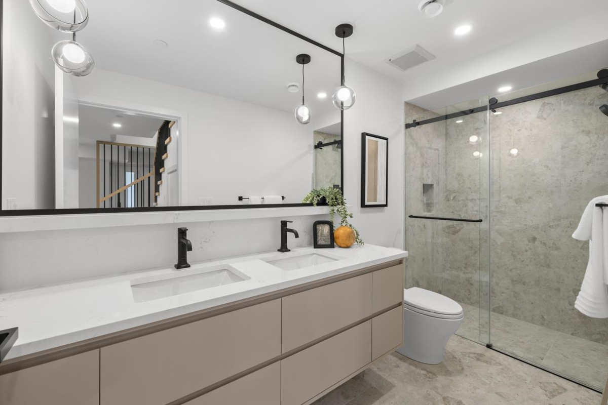 Powder Room Photo of 2436 W 49th Avenue, Vancouver, BC