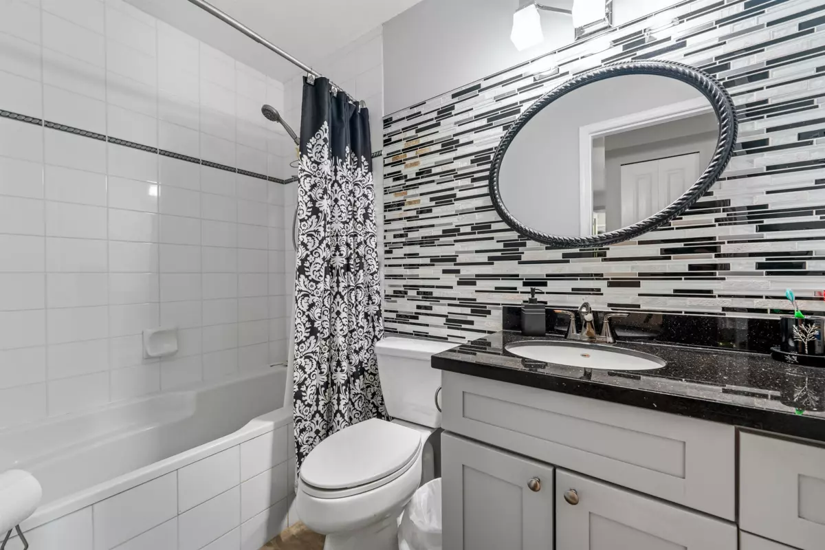 Entry Foyer Photo of 326 19750 64 Avenue, Langley, BC