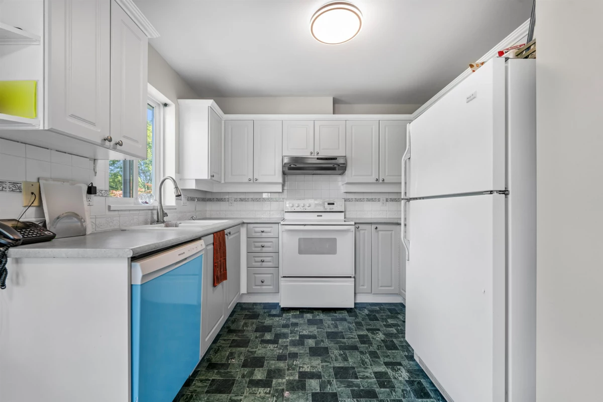 Guest Bathroom Photo of 326 19750 64 Avenue, Langley, BC