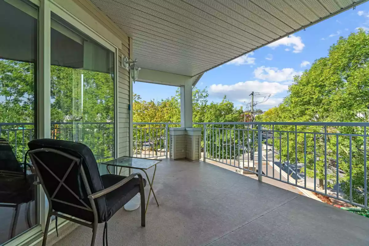 Hallway Photo of 326 19750 64 Avenue, Langley, BC