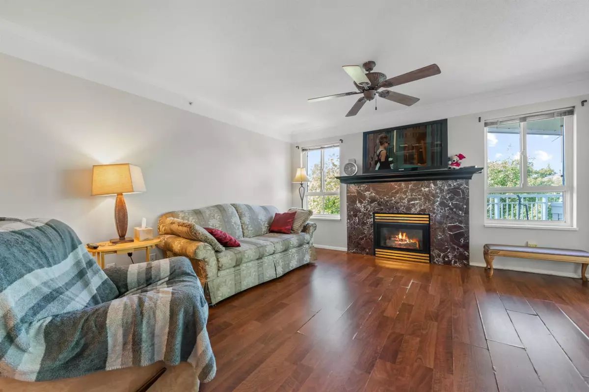 Kitchen Island Photo of 326 19750 64 Avenue, Langley, BC
