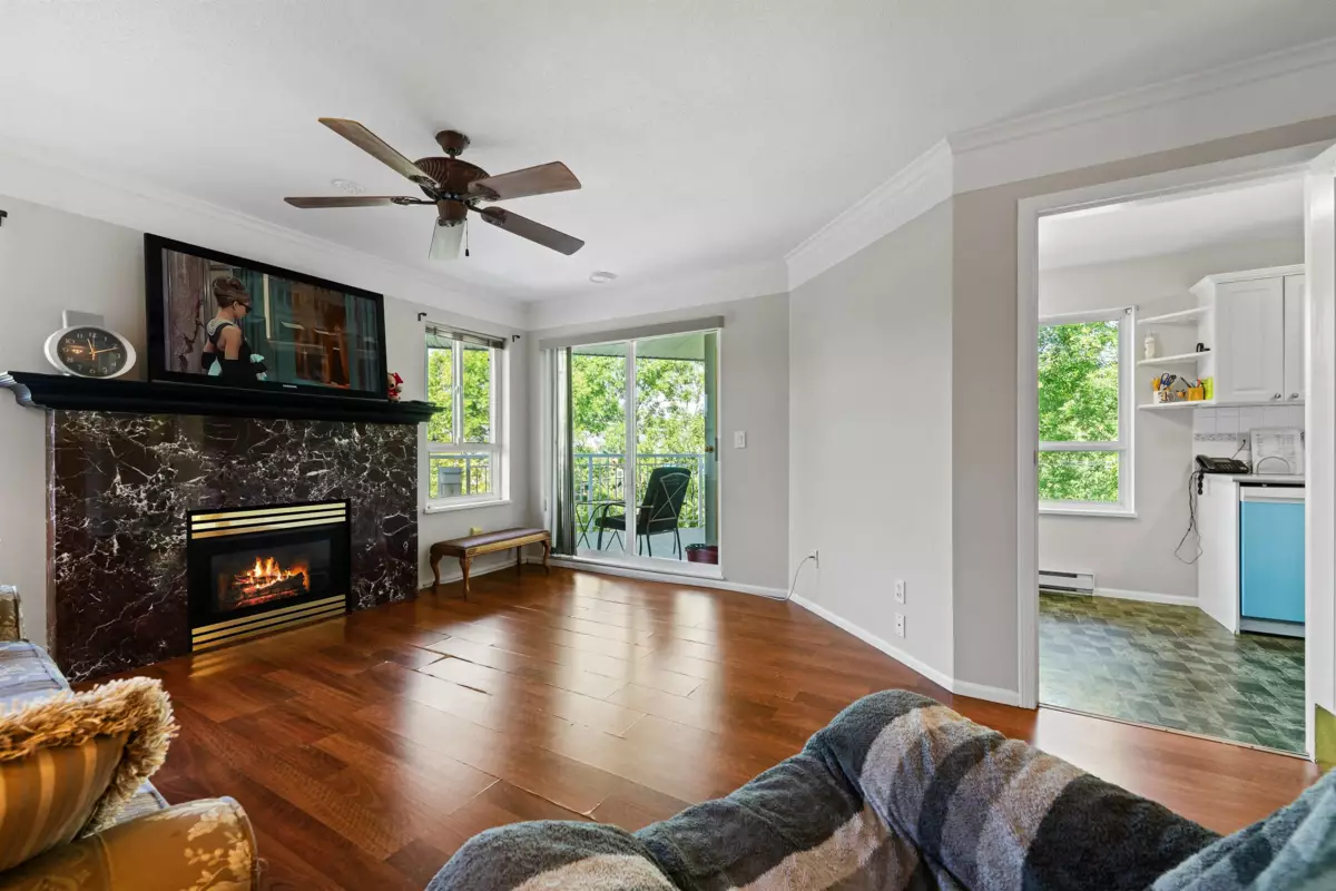 Kitchen Photo of 326 19750 64 Avenue, Langley, BC