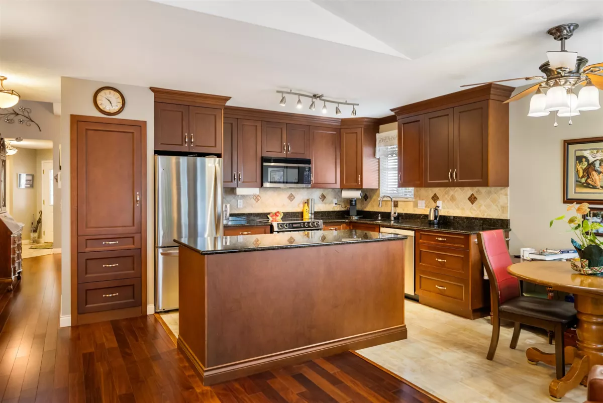 Walk-In Closet Photo of 58 9208 208 Street, Langley, BC