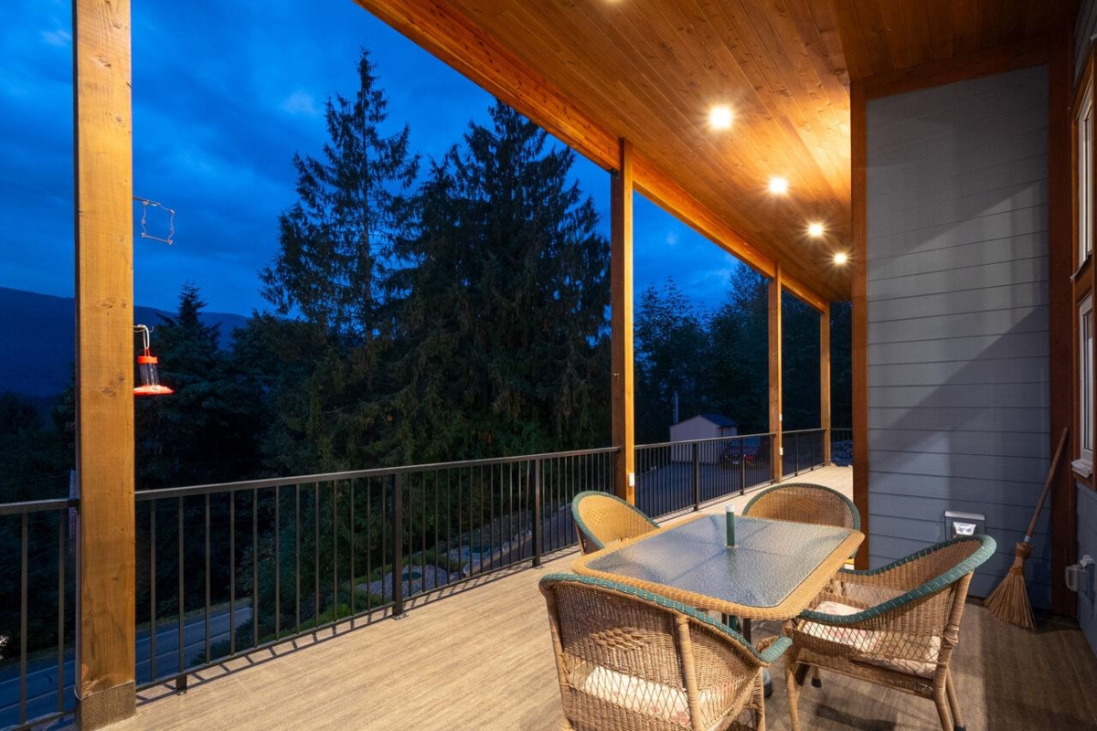 Breakfast Nook Photo of 3642 Bedwell Bay Road, Belcarra, BC
