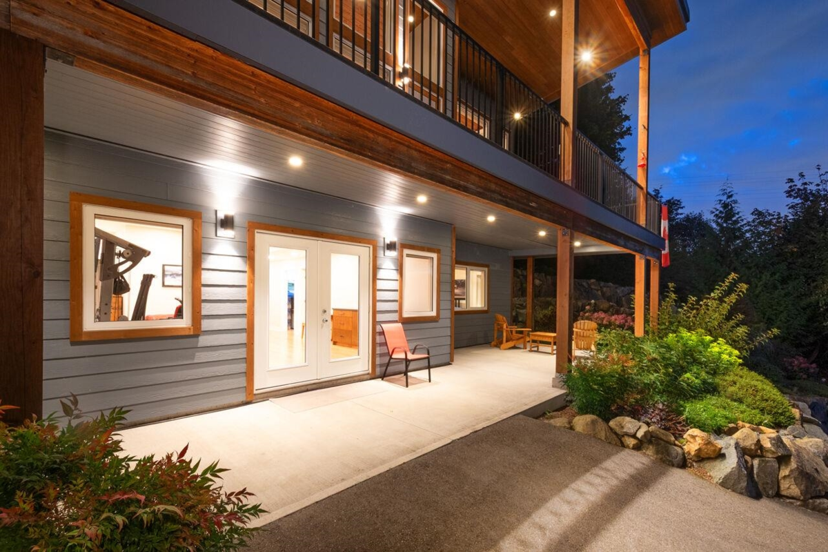 Dining Area Photo of 3642 Bedwell Bay Road, Belcarra, BC