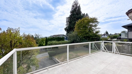 Front Yard Photo of 1386 Mathers Avenue, West Vancouver, BC