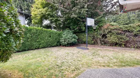Garden / Landscaping Photo of 1386 Mathers Avenue, West Vancouver, BC