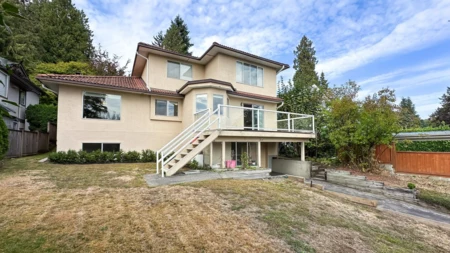 Hot Tub / Spa Photo of 1386 Mathers Avenue, West Vancouver, BC