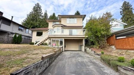 Swimming Pool Photo of 1386 Mathers Avenue, West Vancouver, BC