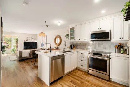 302 2333 Eton Street, Vancouver, BC, Vancouver — Apartment/Condo for sale