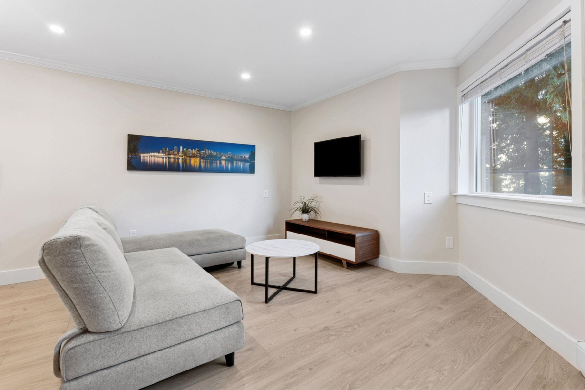 Dining Area Photo of 104 1365 W 4th Avenue, Vancouver, BC