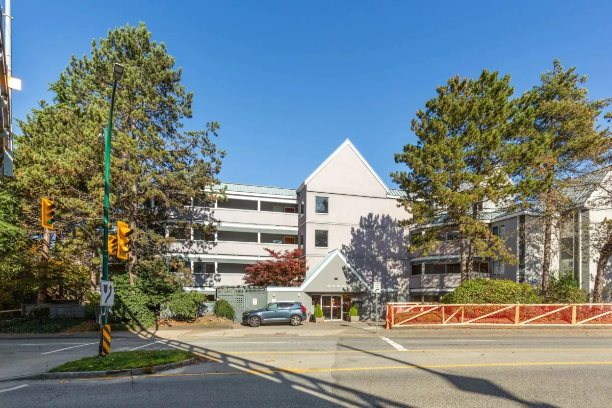 Entry Foyer Photo of 104 1365 W 4th Avenue, Vancouver, BC