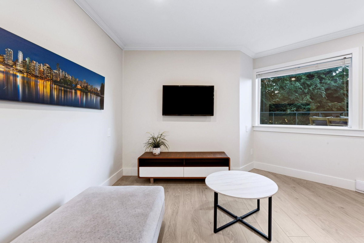 Kitchen Photo of 104 1365 W 4th Avenue, Vancouver, BC