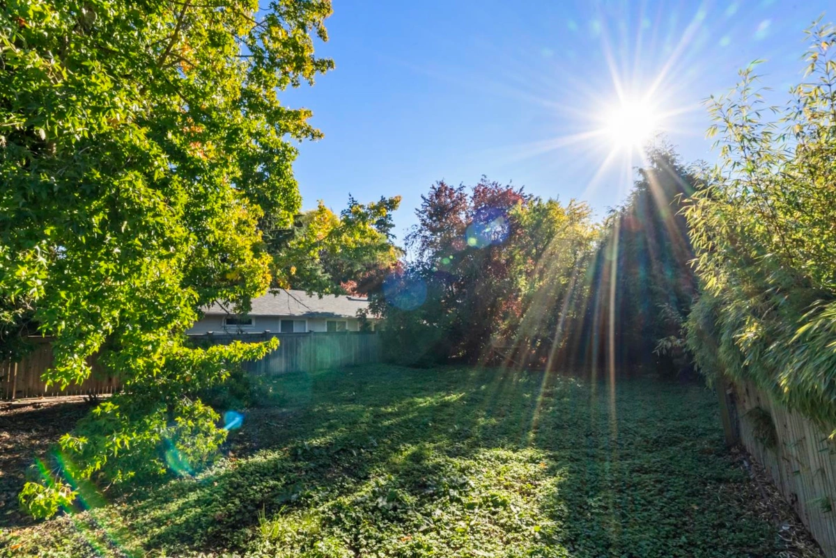 Kitchen Island Photo of 12276 Agar Street, Surrey, BC