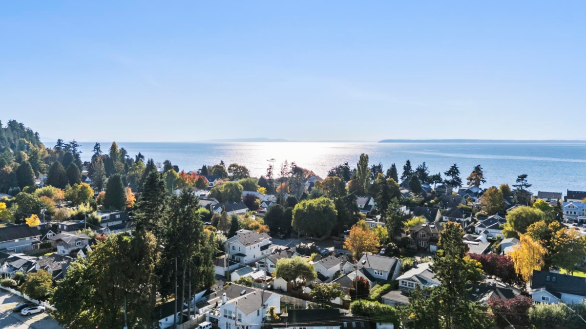 Walk-In Closet Photo of 12276 Agar Street, Surrey, BC