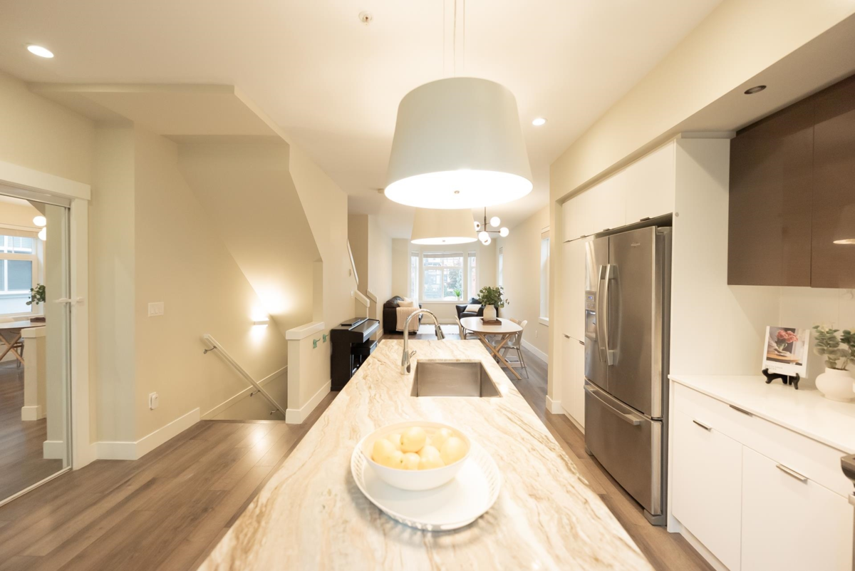 Kitchen Island Photo of 33 20852 77a Avenue, Langley, BC