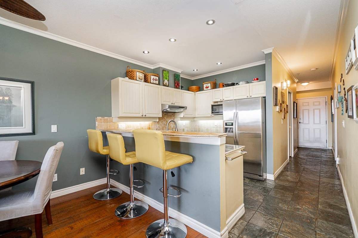 Breakfast Nook Photo of 107 1120 Tsatsu Shores Drive, Delta, BC