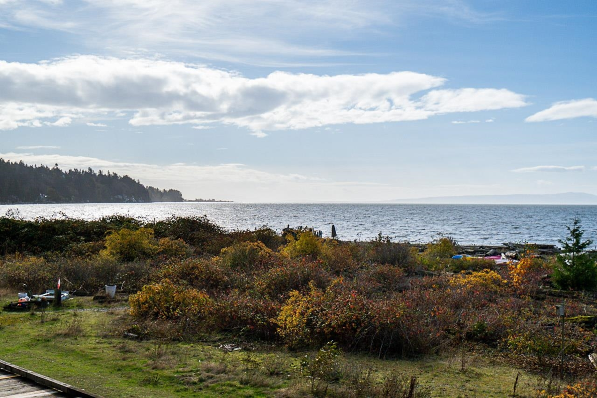 Front Yard Photo of 107 1120 Tsatsu Shores Drive, Delta, BC