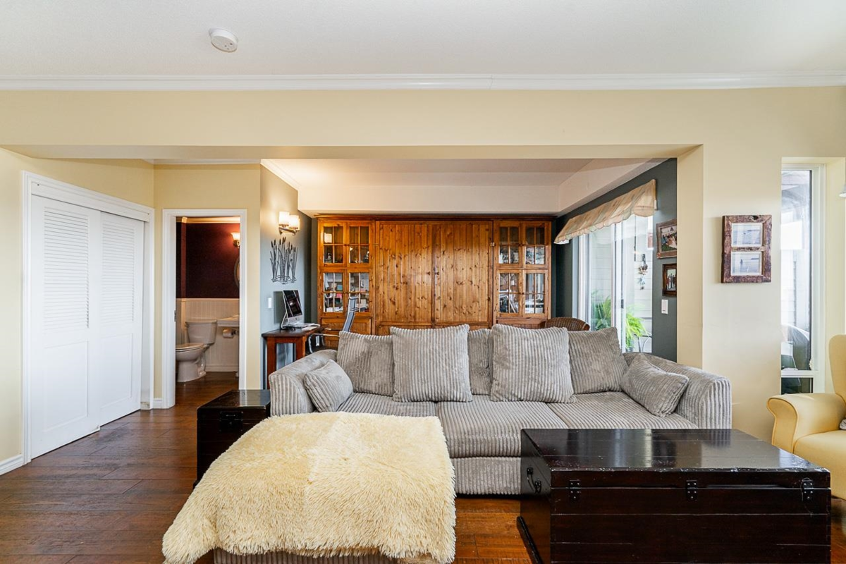 Guest Bathroom Photo of 107 1120 Tsatsu Shores Drive, Delta, BC