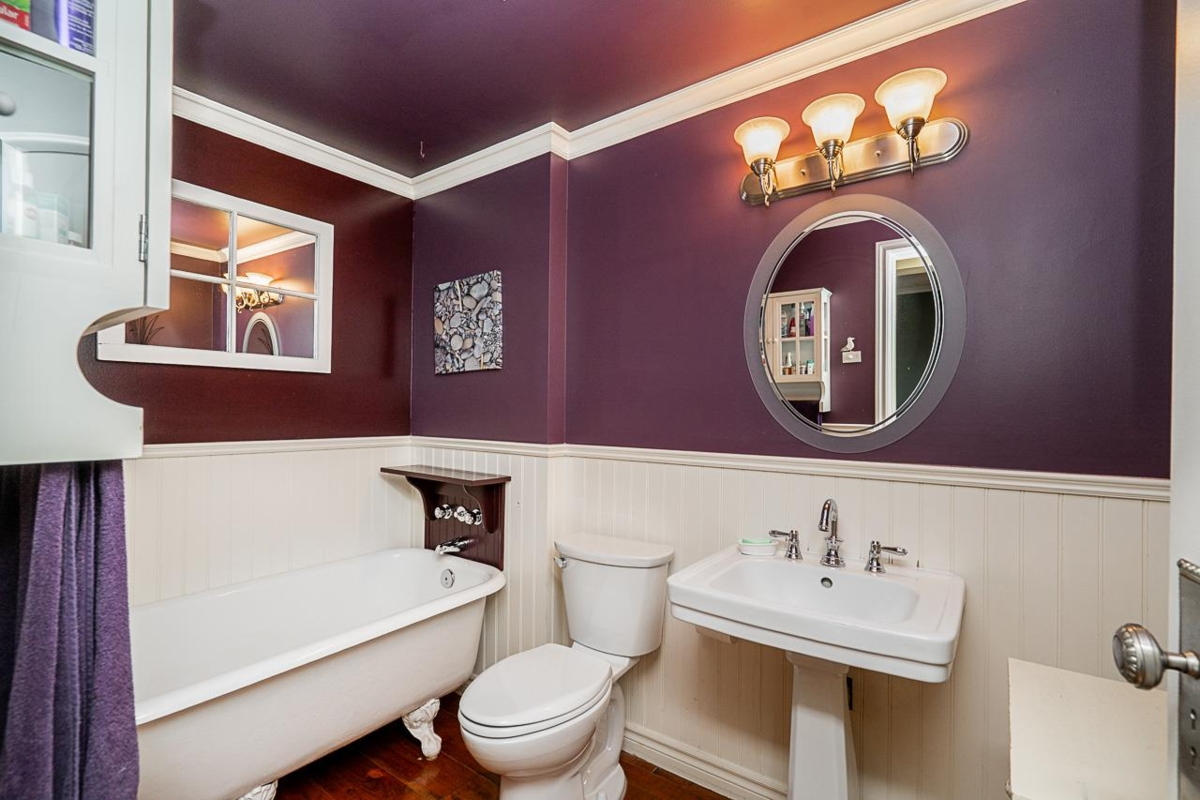 Hallway Photo of 107 1120 Tsatsu Shores Drive, Delta, BC