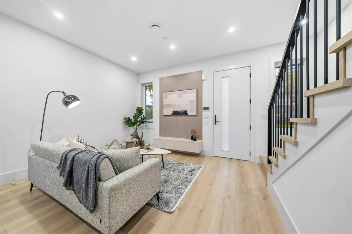 Dining Area Photo of 323 N Kamloops Street, Vancouver, BC