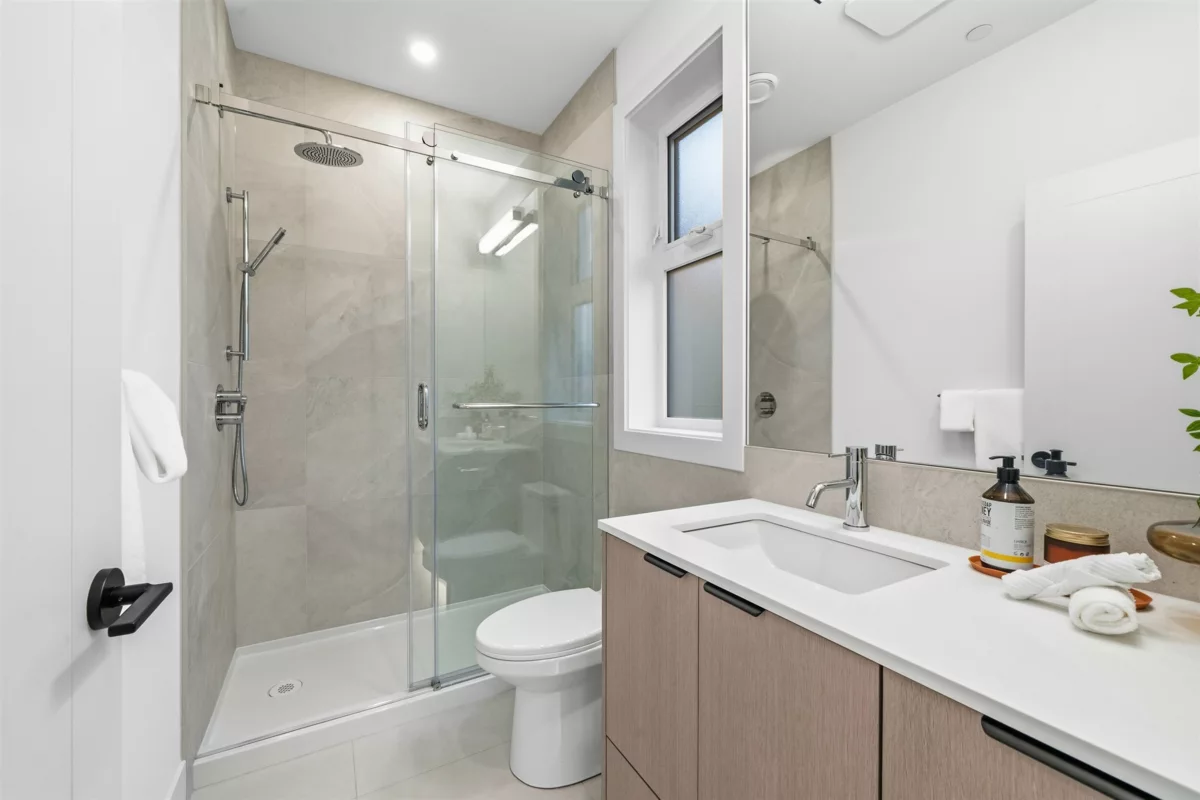 Primary Bathroom Photo of 323 N Kamloops Street, Vancouver, BC