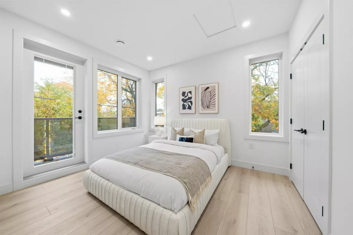 Walk-In Closet Photo of 323 N Kamloops Street, Vancouver, BC