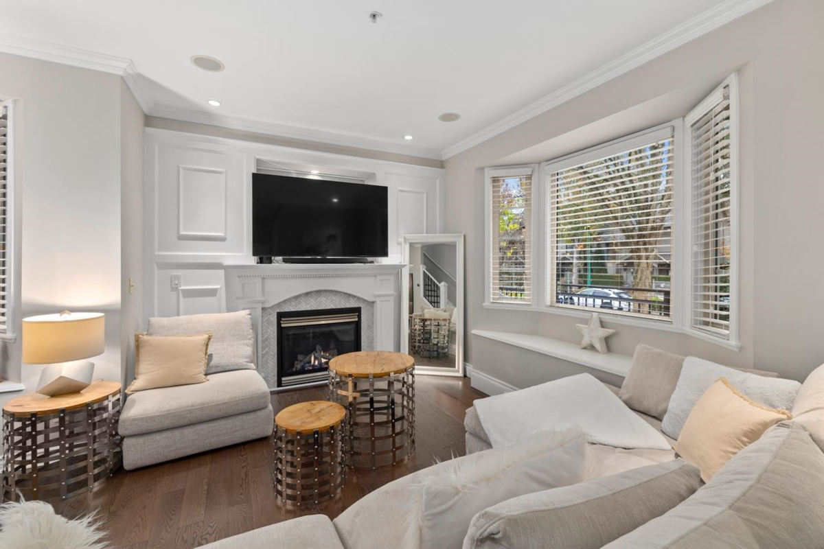 Dining Area Photo of 3135 Sunnyhurst Road, North Vancouver, BC
