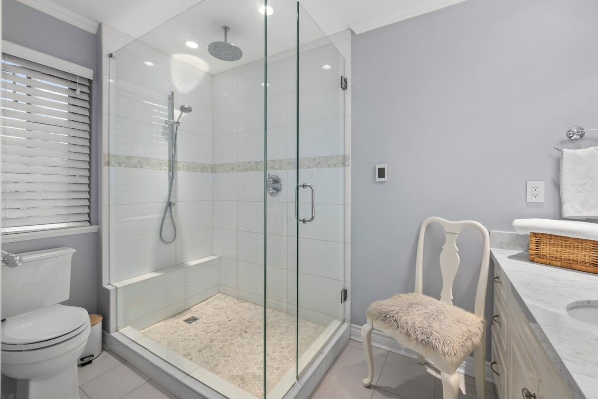 Entry Foyer Photo of 3135 Sunnyhurst Road, North Vancouver, BC