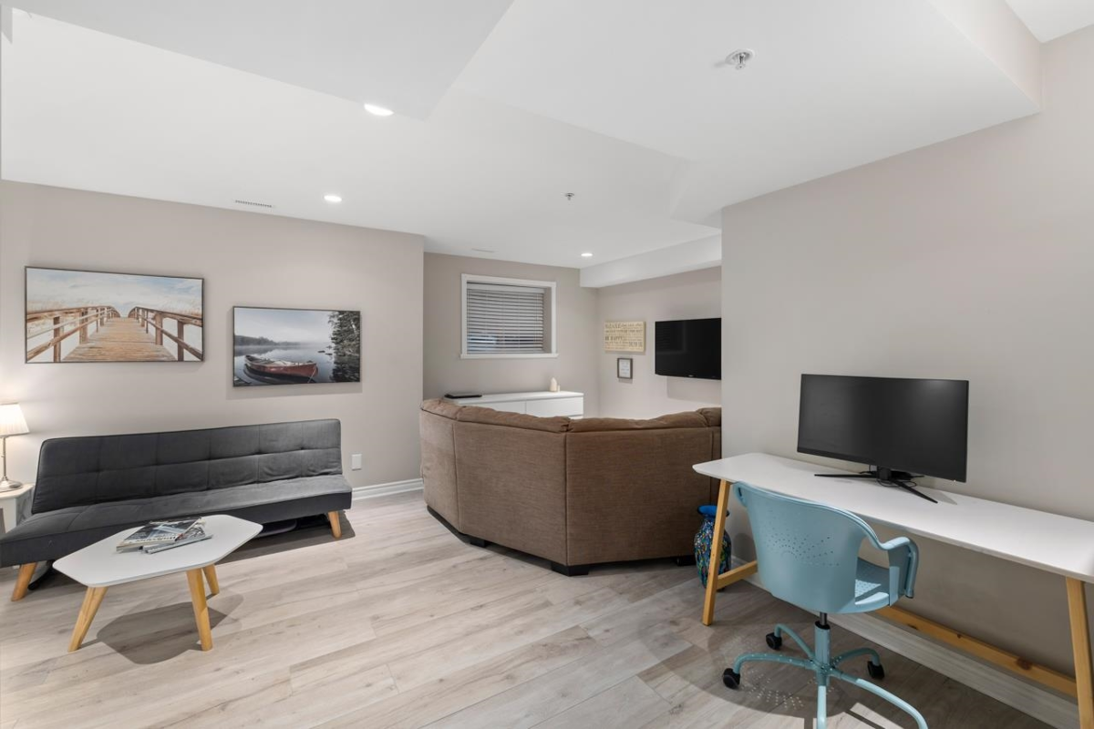 Hallway Photo of 3135 Sunnyhurst Road, North Vancouver, BC