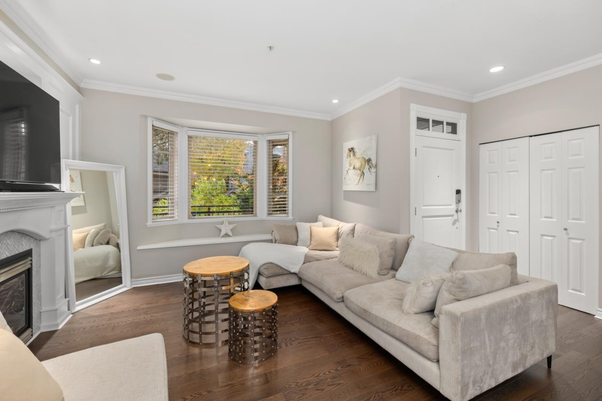 Kitchen Photo of 3135 Sunnyhurst Road, North Vancouver, BC