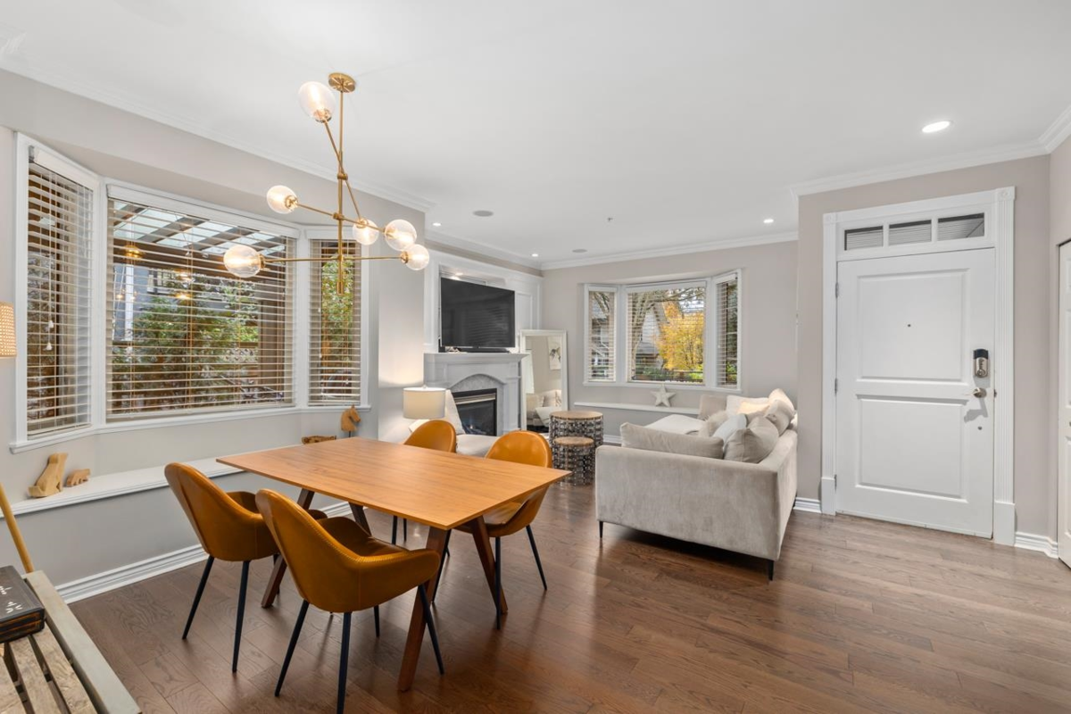 Living Room Photo of 3135 Sunnyhurst Road, North Vancouver, BC