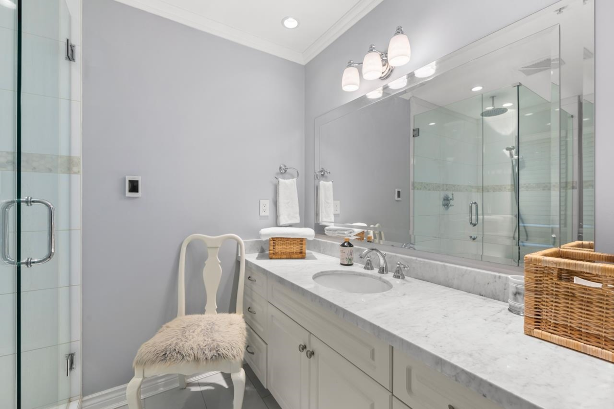 Mudroom Photo of 3135 Sunnyhurst Road, North Vancouver, BC