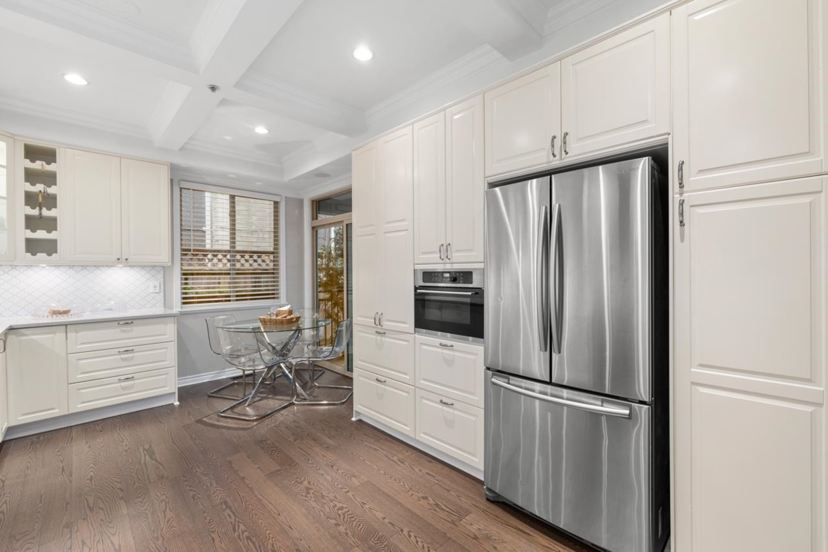 Primary Bathroom Photo of 3135 Sunnyhurst Road, North Vancouver, BC